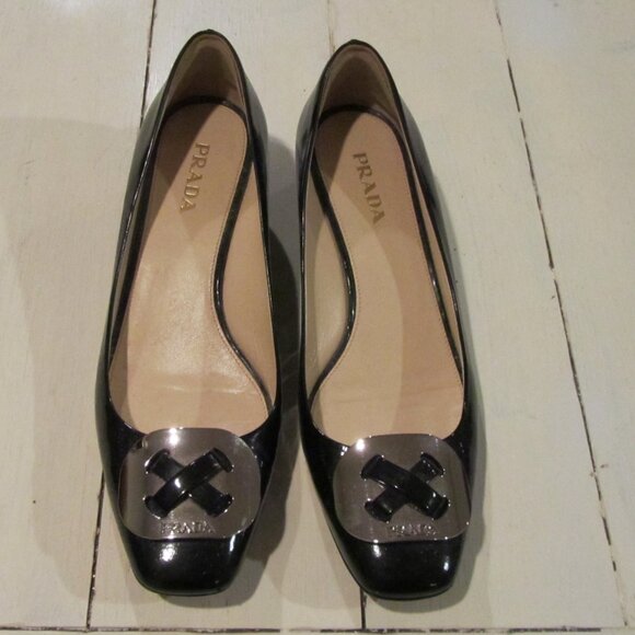 PRADA Patent Leather BLACK LOW BLOCK 1.5" HEEL METAL BUCKLE SIZE 10 - Picture 2 of 6